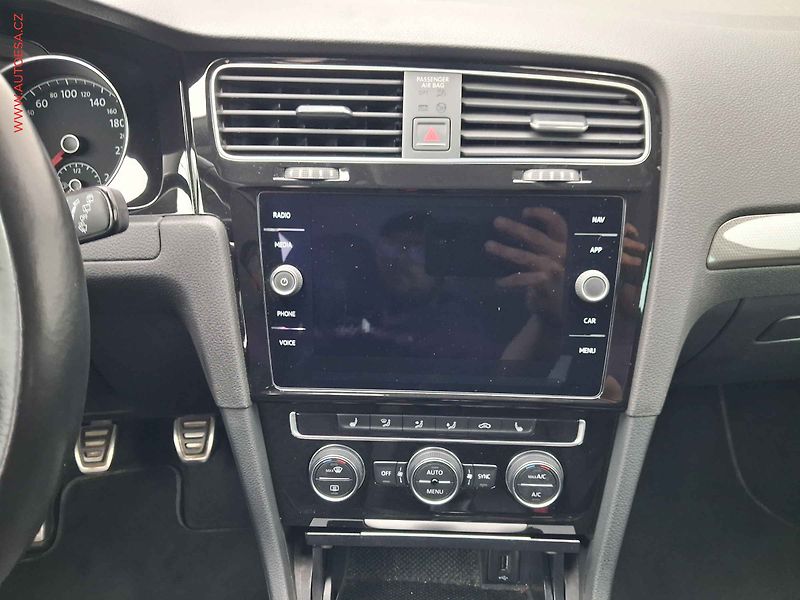 Volkswagen Golf (2018) 2.0 TDi, Join, LED, navi - fotka 12 z 18