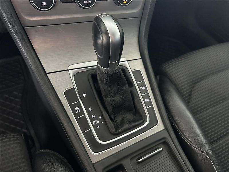 Volkswagen Golf 1,4   TSI 92kW,DSG,SERVISKA,ČR - fotka 18 z 26