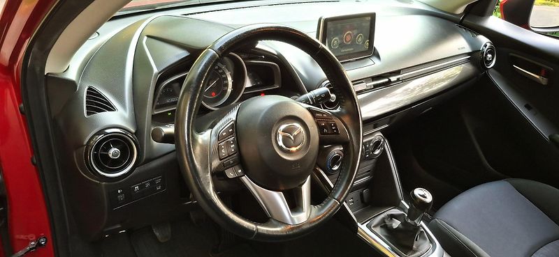Mazda 2 1.5 66 KW výbava - fotka 27 z 41