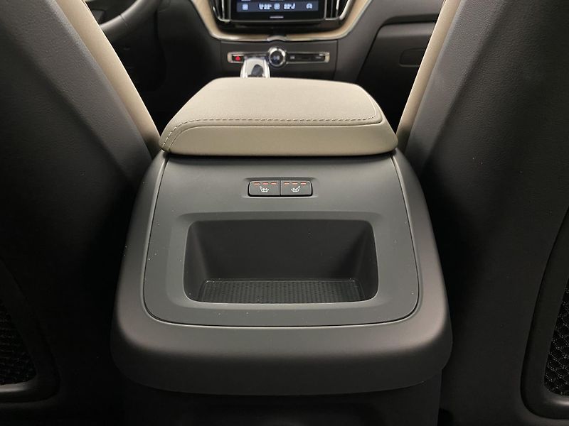 Volvo XC60 T6 AWD RECHARGE REZERVACE - fotka 32 z 60