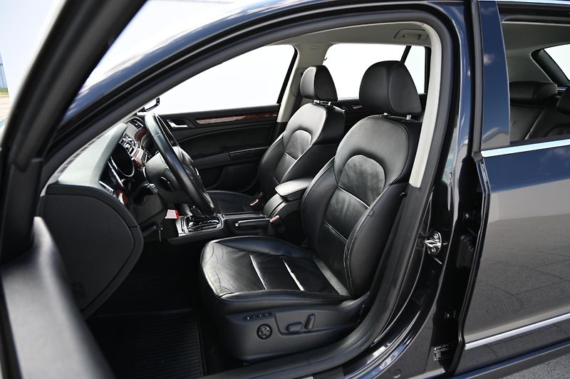 Škoda Superb 2.0TDI 125KW DSG Elegan. 12/09 - fotka 22 z 45