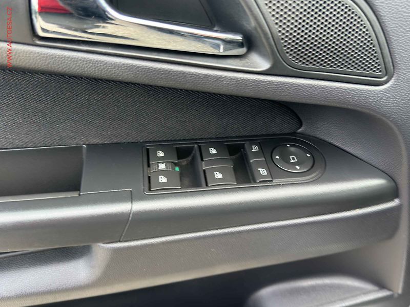 Opel Zafira (2009) 1.6i, AC, tažné - fotka 11 z 18