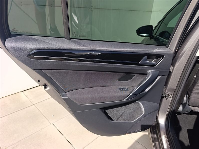 Volkswagen Golf Sportsvan 1,6 TDi DSG Navigace Tempomat - fotka 19 z 35