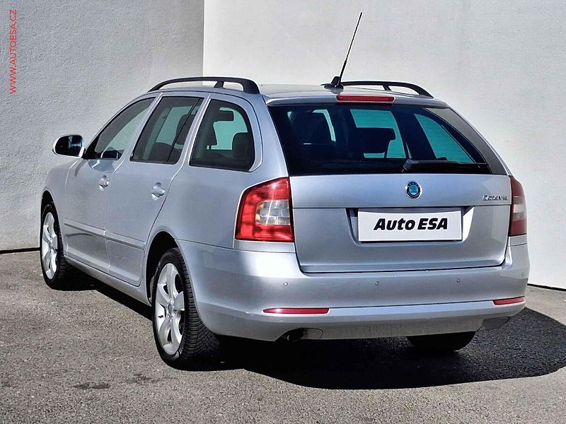 Škoda Octavia (2012) 1.6 TDi, 2.maj,ČR, Elegance - fotka 6 z 16