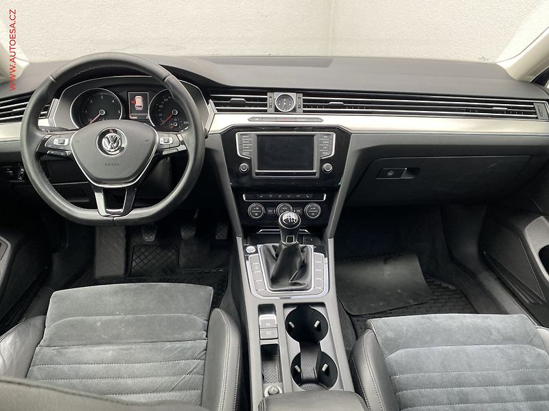Volkswagen Passat (2016) 2.0 TDi, Highline, LED - fotka 8 z 18