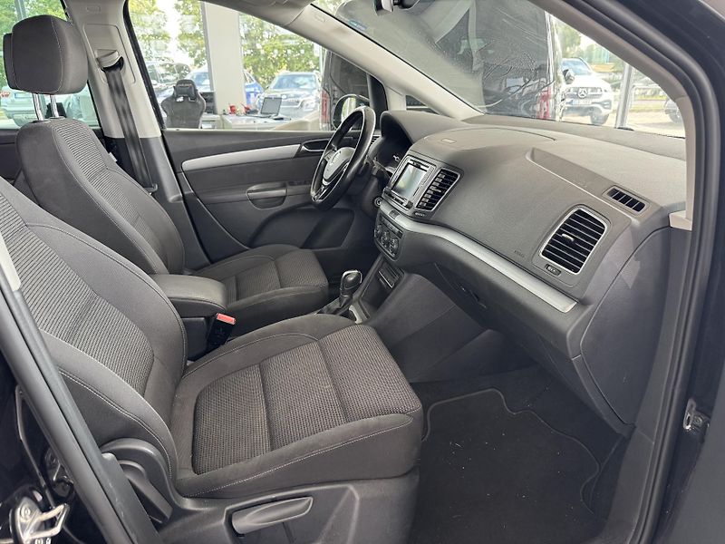 Volkswagen Sharan (2017) 2,0TDi DSG 4x4 7.MÍST NAVI - fotka 13 z 16