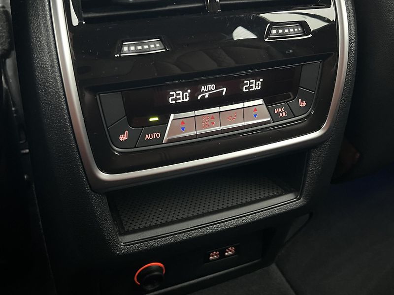 BMW X5 xDrive 30d M-Sport - fotka 30 z 33
