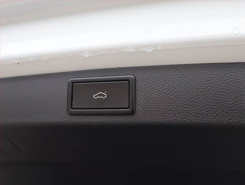 Škoda Karoq (2018) Style 1.5 TSI, Navi, Tempomat - fotka 16 z 16