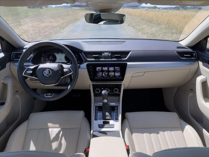 Škoda Superb 2,0 TDI 147kW DSG 4x4 L&K DPH - fotka 32 z 40