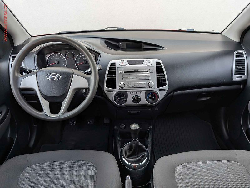 Hyundai i20 (2011) 1.2i, ČR, AC - fotka 8 z 13