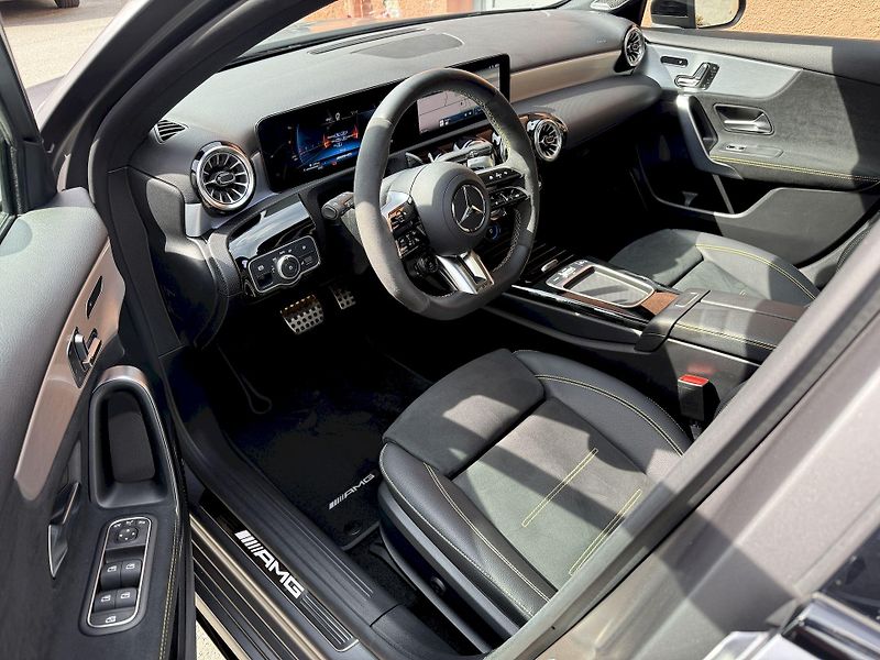 Mercedes-Benz Třídy A A45 AMG S 4Matic+ CZ Pano Gar+ - fotka 17 z 44