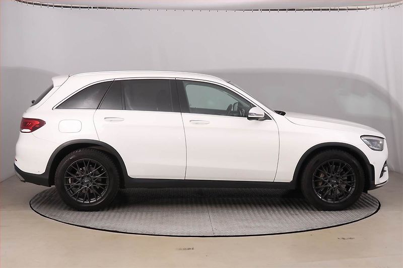 Mercedes-Benz GLC (2019) 300 d 4MATIC - fotka 6 z 20