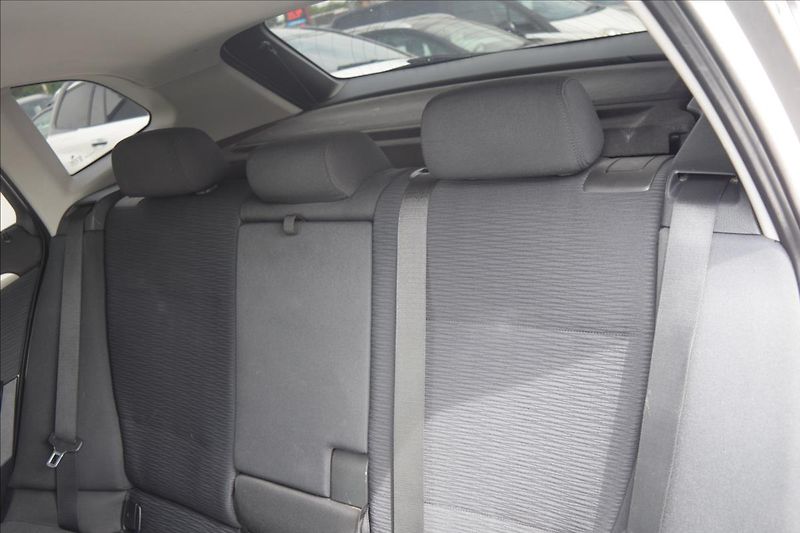 BMW X1 2,0 d 105KW 4X4 TAŽNÉ ALU - fotka 17 z 46