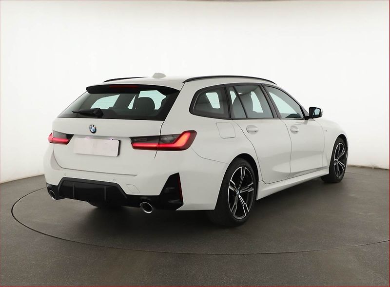 BMW Řada 3 (2023) 320 d xDrive - fotka 5 z 20