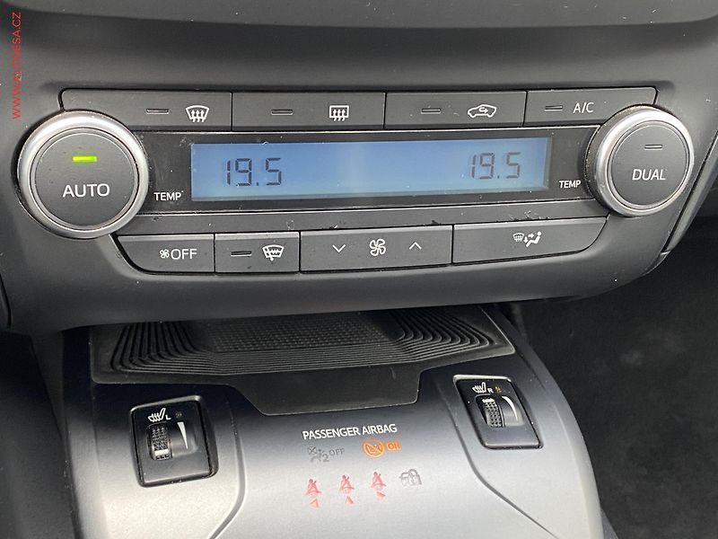Toyota Avensis (2016) 2.0 D-4D, Sport, kůže, +ALU - fotka 14 z 18