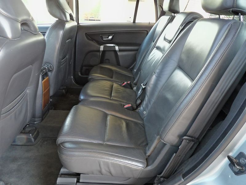 Volvo XC90 2.4D5 136kW AWD Summum Xenon - fotka 18 z 24