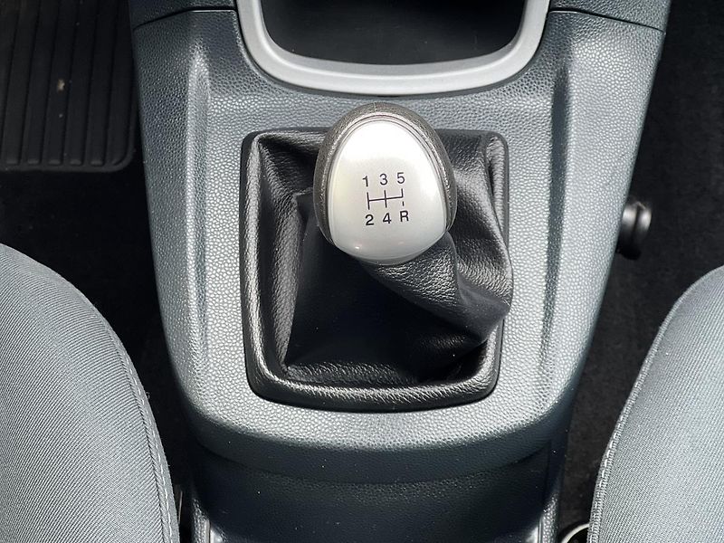 Ford Fiesta 1.25i  ZÁMEK Ř.P. PŮVOD ČR - fotka 18 z 37