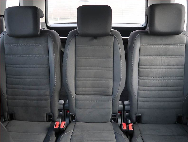 Volkswagen Touran (2023) 2.0 TDI - fotka 10 z 25