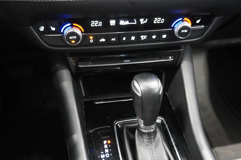 Mazda 6 2.2 SKYACTIV-D PREMIUM AUT. - fotka 19 z 31