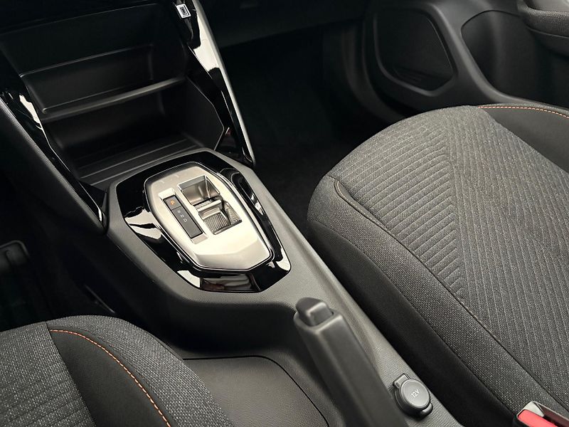 Peugeot 2008 (2026) Business Hybrid 110 e-DCS6 - fotka 19 z 32