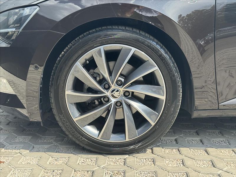 Škoda Superb 2,0 TDI 110kW L&K ČR 1.MAJITEL - fotka 30 z 33