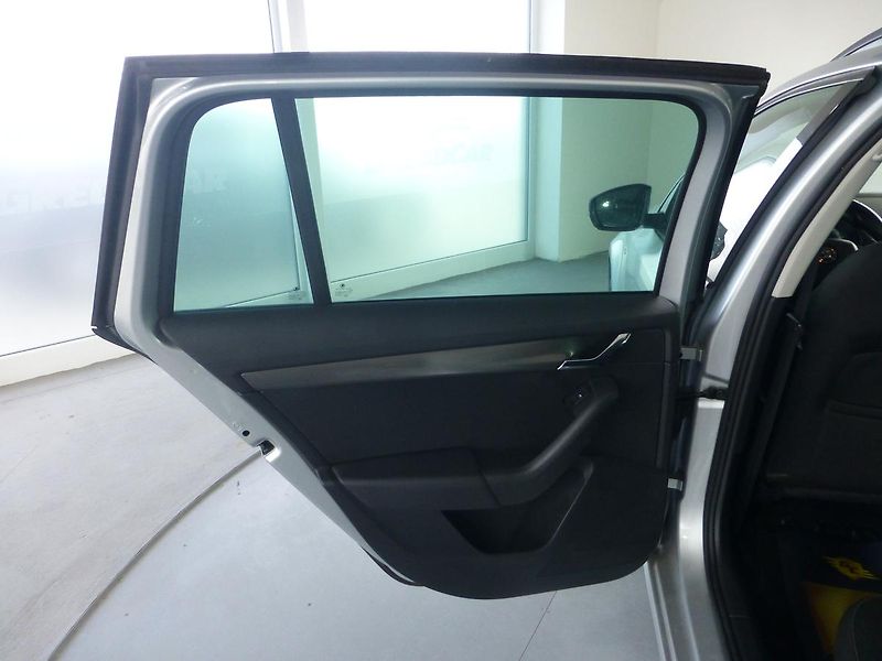 Škoda Octavia (2018) 2,0TDI*VYHŘ.SED**ALU**NAVIGACE - fotka 16 z 27