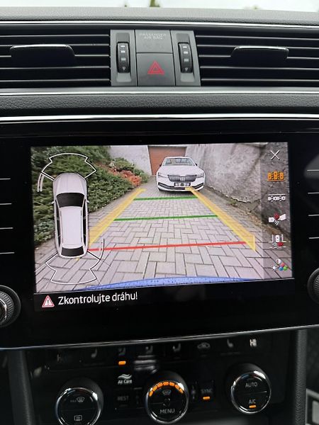 Škoda Superb (2022) 2.0 Tdi 147kW 4x4 STYLE DSG ČR - fotka 17 z 20