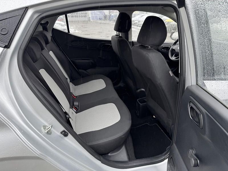 Hyundai i10 1.0i 49 kW klima, serviska - fotka 9 z 17