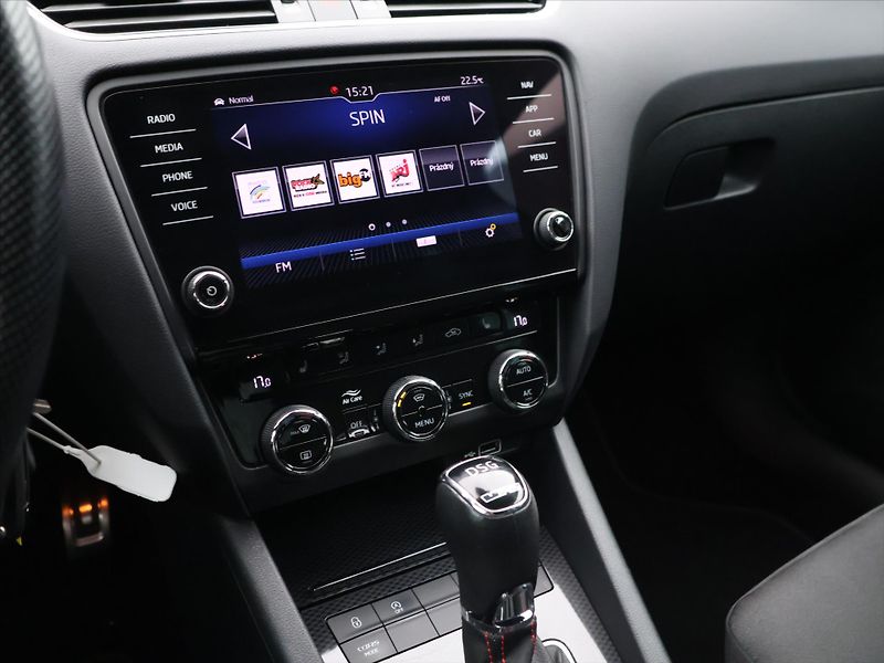 Škoda Octavia 2,0 TDI 135kW RS DSG 1.Maj. - fotka 21 z 34