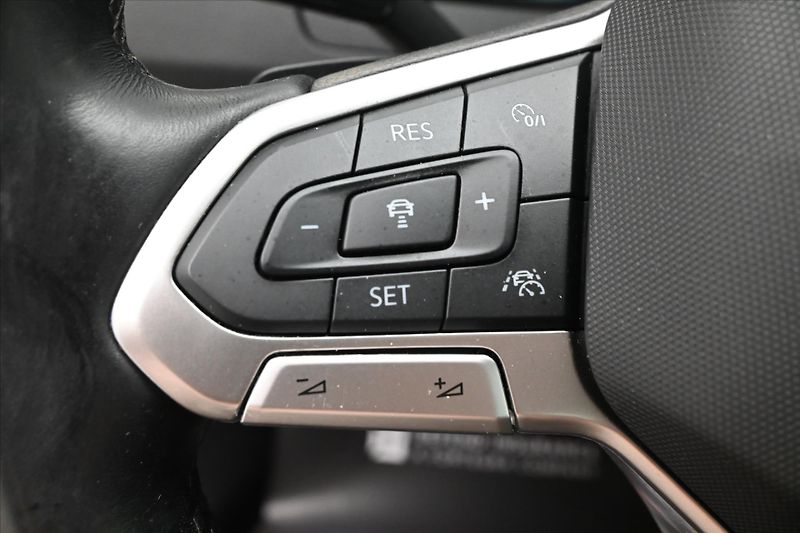Volkswagen Passat 2,0 TDI 110kW DSG Business Zár - fotka 24 z 33
