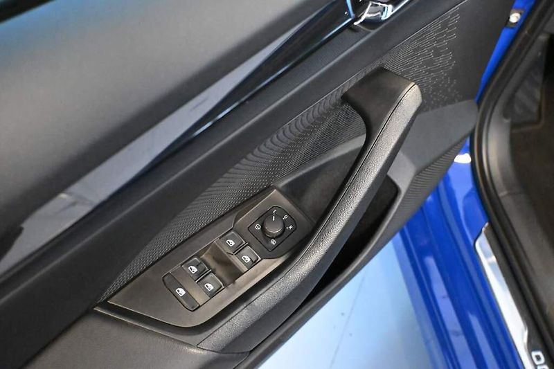 Škoda Octavia (2022) 2.0 4x4 DSG LED TOUR Virtual T - fotka 16 z 39
