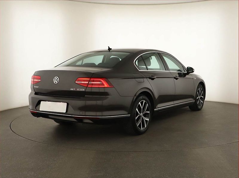 Volkswagen Passat (2017) Highline 2.0 TDI, 4X4 - fotka 5 z 17