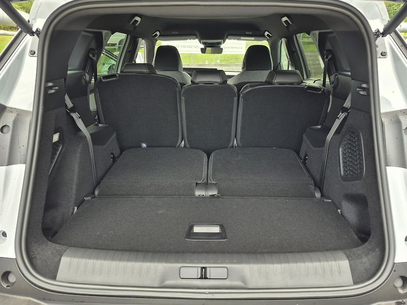 Peugeot 5008 (2025) GT Hybrid 136 e-DCS6  - fotka 11 z 23