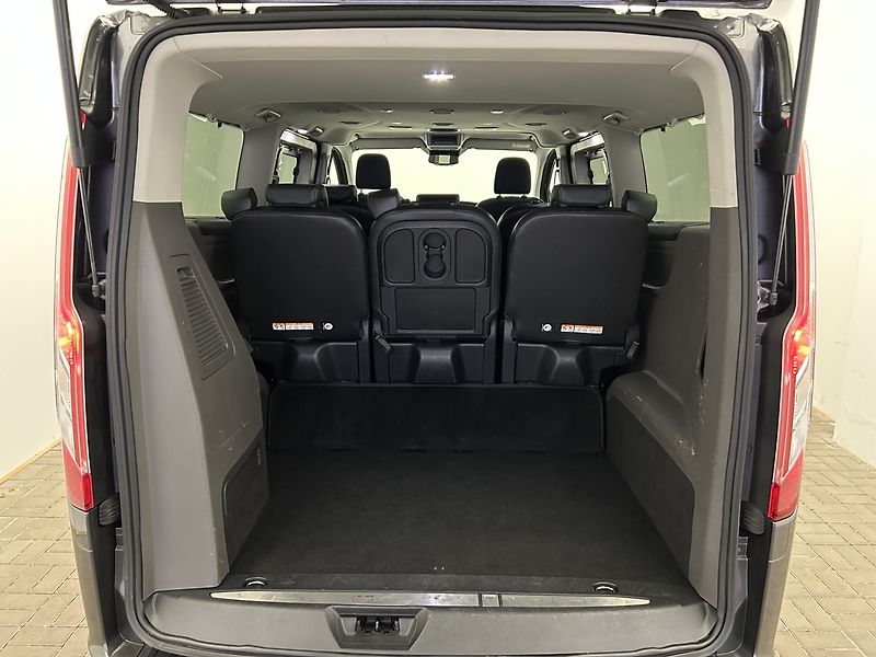 Ford Tourneo Custom 2.0 TDCI - fotka 22 z 27