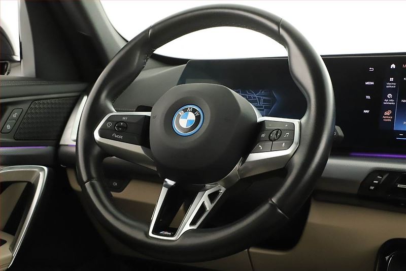 BMW iX (2023) xDrive30, SoH 100% - fotka 24 z 28