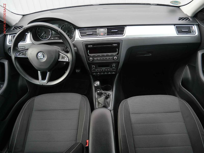 Škoda Rapid (2014) 1.2 TSi, Elegance, xenon - fotka 8 z 17