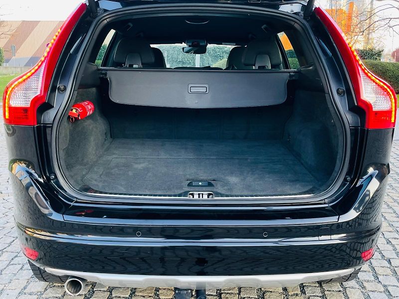 Volvo XC60 2.0D 5VÁLEC AUT TAŽNÉ VÝHŘEV - fotka 23 z 50