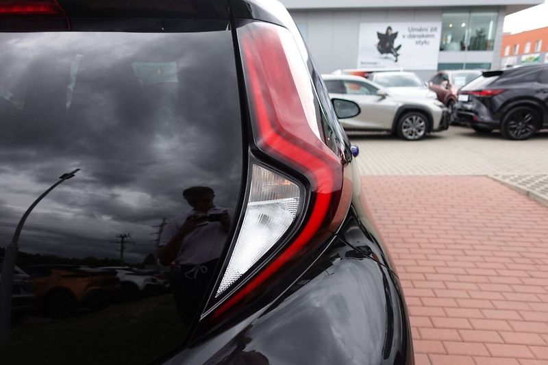 Toyota Aygo 1.0L - 1 CVT Executive - fotka 29 z 30