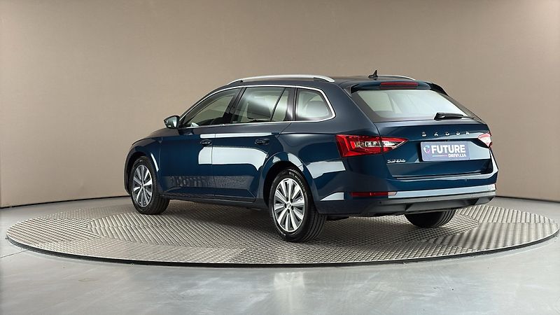 Škoda Superb 2.0 TDI DSG Style Combi - fotka 2 z 26
