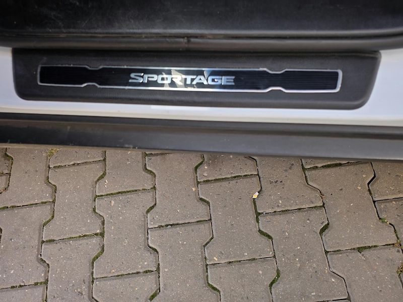 Kia Sportage 2.0-1.MAJ-NAVI-KAMERA-ISOFIX - fotka 15 z 15