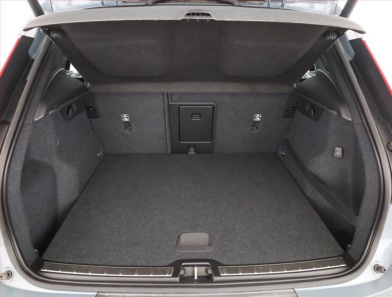 Volvo XC40 (2019) Inscription D3, Automat, Kůže - fotka 20 z 21