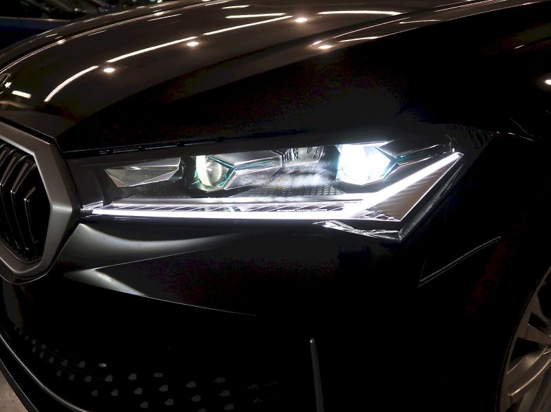 Škoda Superb (2025) LAURIN&KLEMENT 2.0TDI 142KW 4x - fotka 10 z 44