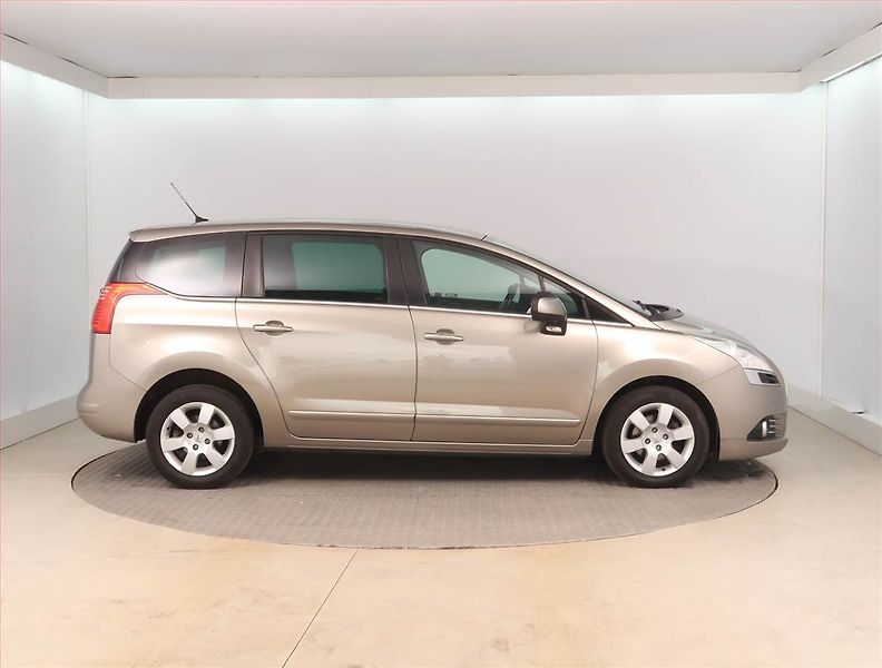 Peugeot 5008 (2012) 1.6 HDi, Serv.kniha, Tempomat - fotka 6 z 15