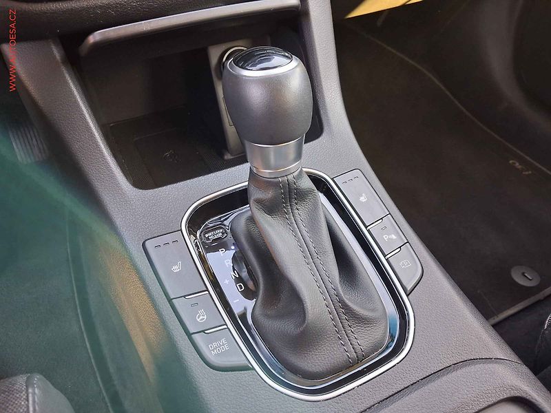 Hyundai i30 (2022) 1.5T-GDi 48V MHEV, ČR, Style - fotka 16 z 18