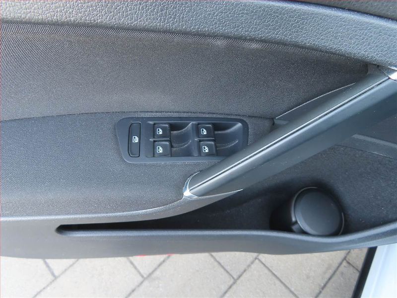 Volkswagen Golf (2018) R-Line 1.5 TSI, Tempomat - fotka 16 z 16