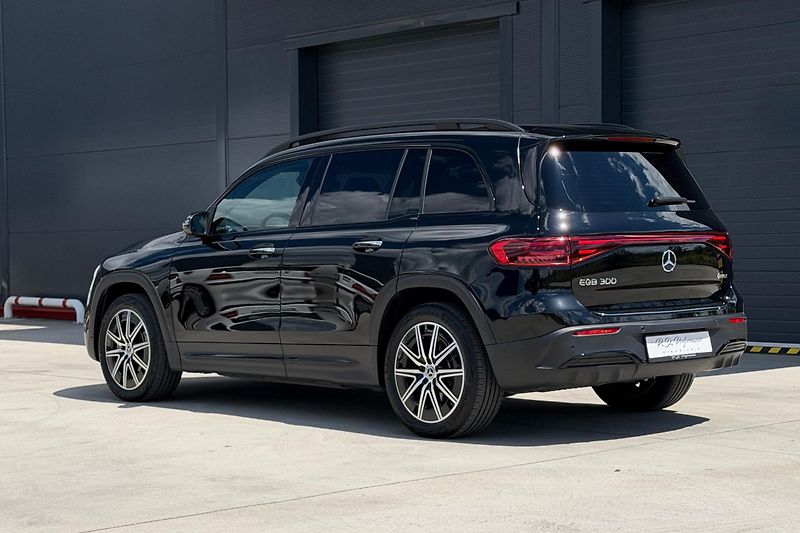 Mercedes-Benz EQB (2025) EQB 300 4Matic AMG Line - fotka 14 z 56