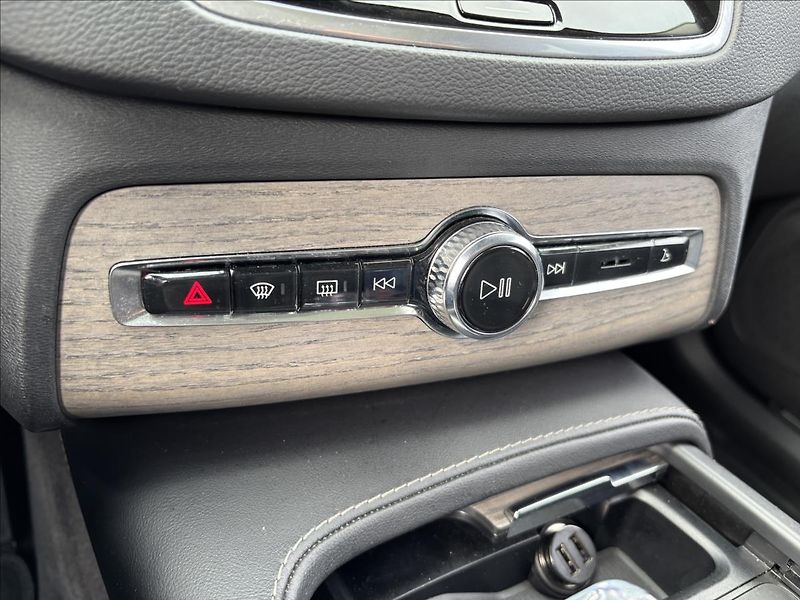 Volvo XC90 2,0 B5 AWD Plus Dark - fotka 41 z 46