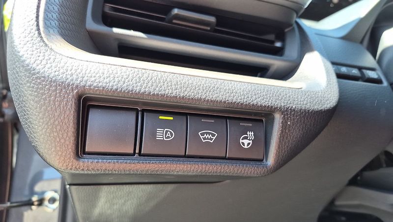 Toyota Prius 2.0PHEV Prestige Skyview - fotka 21 z 30