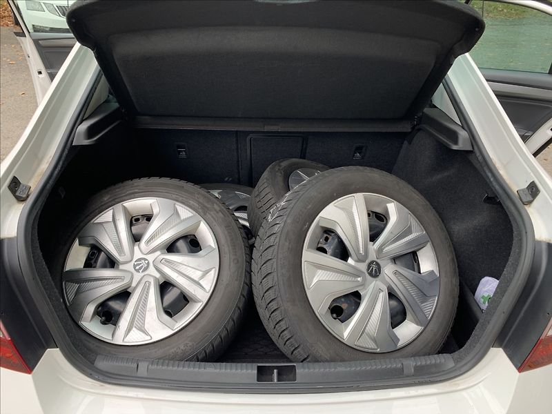 Škoda Rapid 1,0 TSI 81KW STYLE,ČR,SERVISKA - fotka 20 z 20