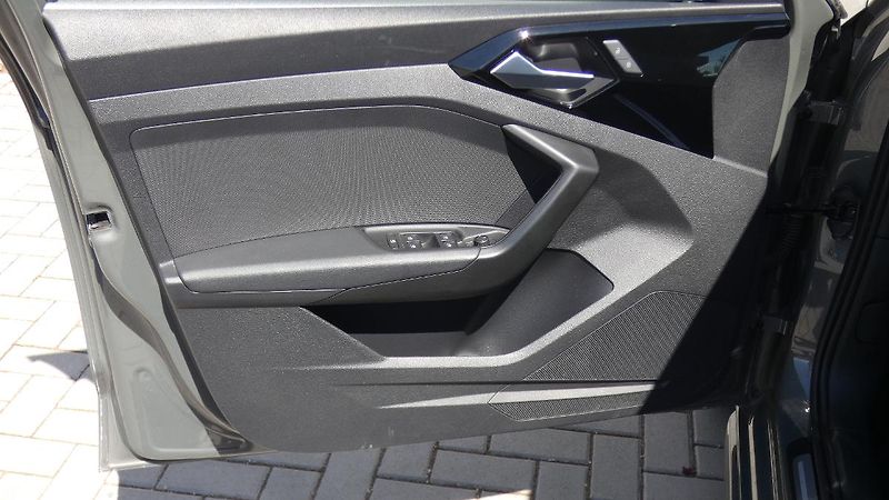 Audi A1 35 TFSI S-line Stronic - fotka 8 z 22